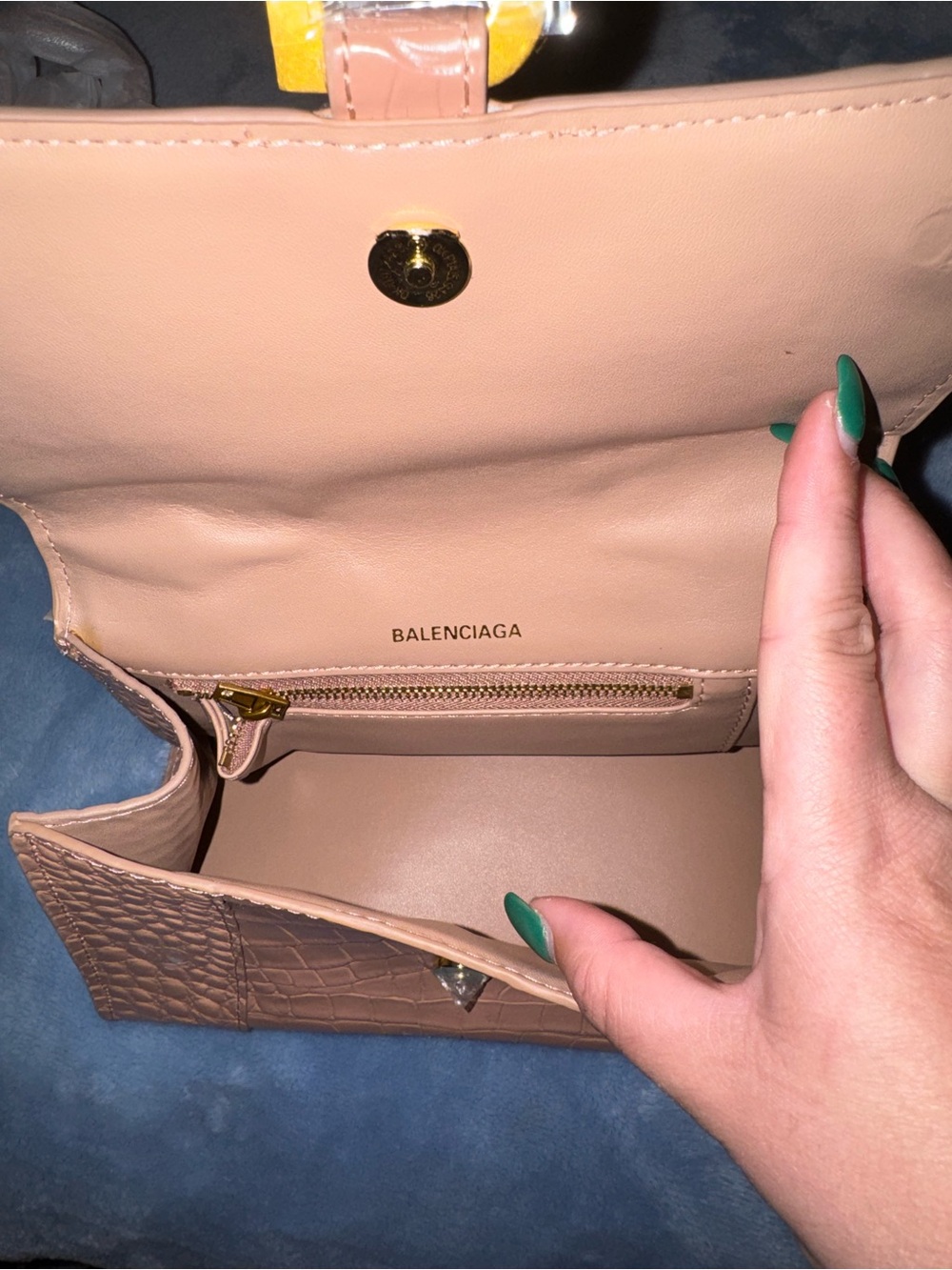Tan Croc-Embossed Top Handle Bag Fashion - Picture 2 of 3